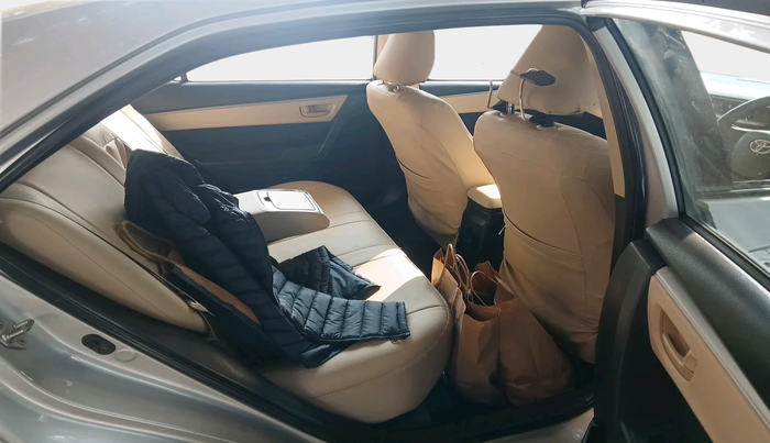 2014 Toyota Corolla Altis J PETROL, Petrol, Manual, 1,04,056 km, interior