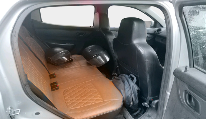 2022 Renault Kwid RXT 1.0 AMT, Petrol, Automatic, 36,504 km, interior