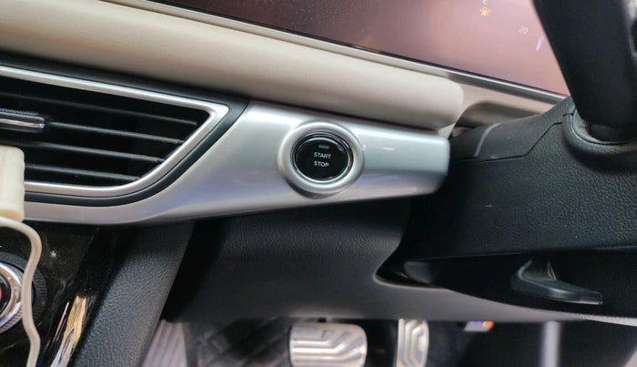 2023 Mahindra XUV700 AX 7 D AT 7 STR, Diesel, Automatic, 20,143 km, interior
