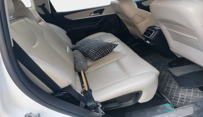 2023 Mahindra XUV700 AX 7 D AT 7 STR, Diesel, Automatic, 20,143 km, interior
