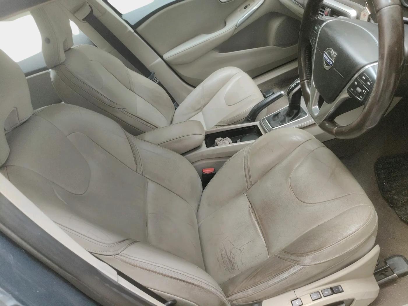 2014 Volvo V40 Cross Country D3, Diesel, Automatic, 68,690 km, interior