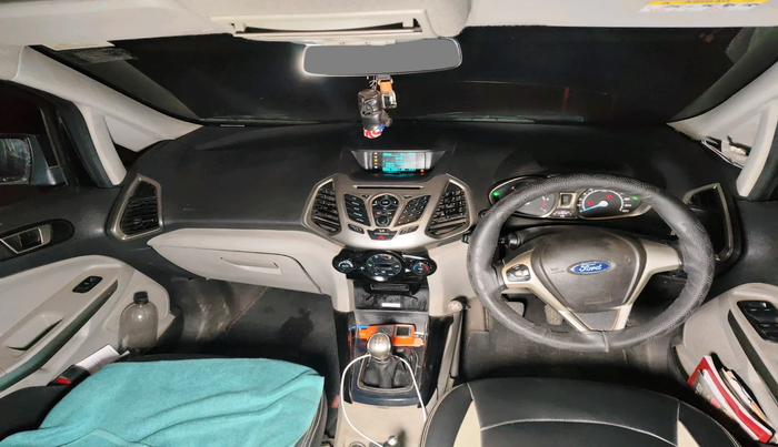 2016 Ford Ecosport TITANIUM 1.5L DIESEL, Diesel, Manual, 1,11,888 km, interior