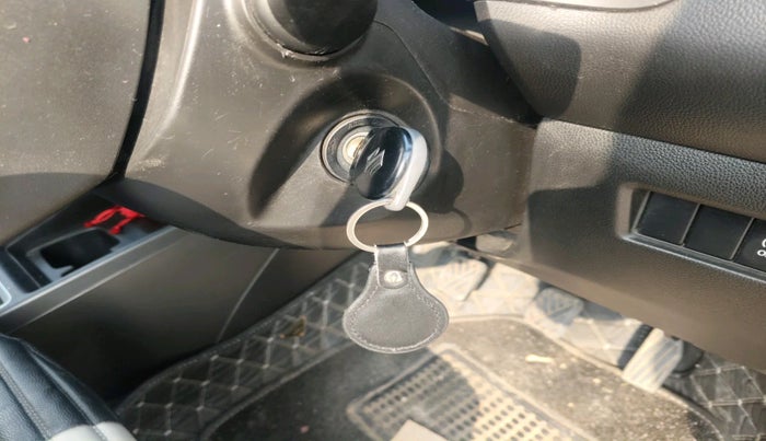 2021 Maruti Swift VXI, Petrol, Manual, 97,621 km, interior