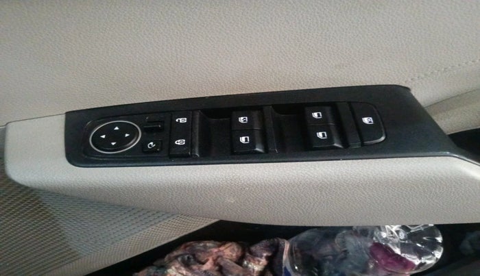 2023 KIA CARENS  PRESTIGE PLUS 1.5 TURBO PETROL DCT 7 STR, Petrol, Automatic, 20,166 km, interior