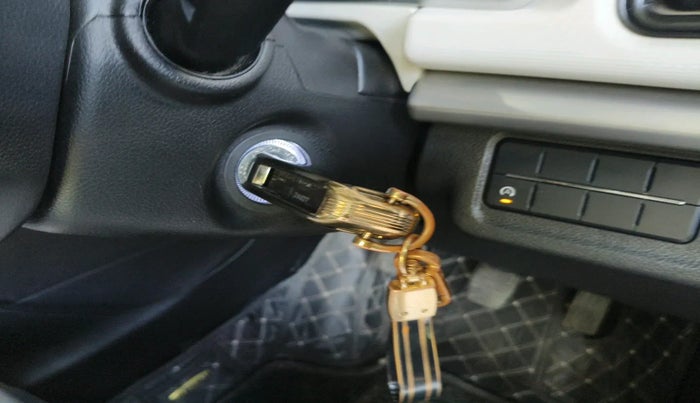 2024 Mahindra XUV700 AX 5 P MT 5 STR, Petrol, Manual, 9,548 km, interior