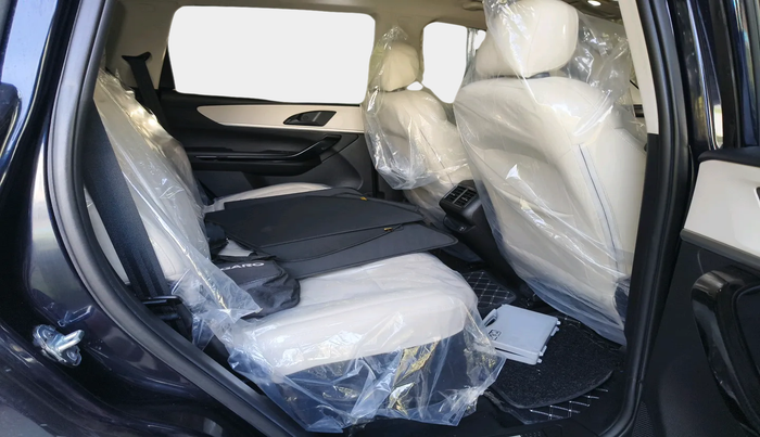 2024 Mahindra XUV700 AX 5 P MT 5 STR, Petrol, Manual, 9,548 km, interior