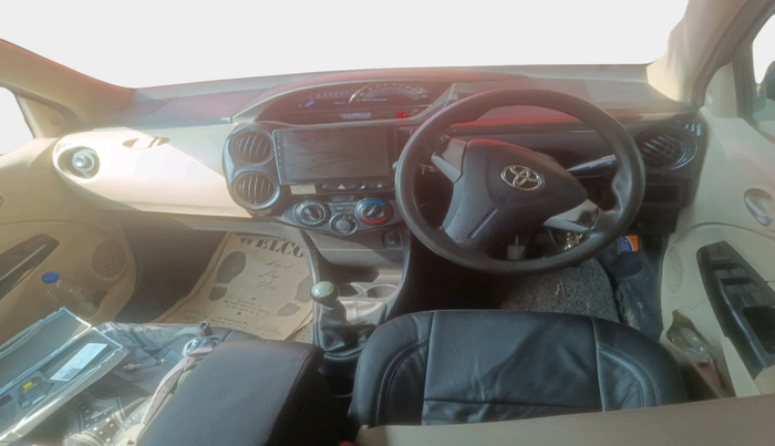 2018 Toyota Etios Liva V, Petrol, Manual, 1,12,695 km, interior
