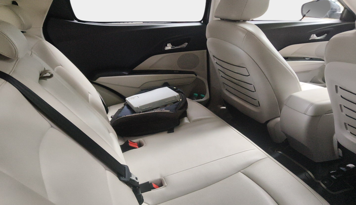 2019 Mahindra XUV300 W8 (O) 1.5 DIESEL, Diesel, Manual, 79,686 km, interior