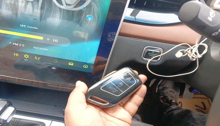 2023 MG HECTOR PLUS SHARP PRO 1.5 PETROL TURBO CVT 7 STR, Petrol, Automatic, 6,449 km, interior