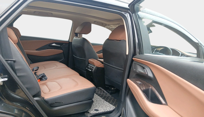 2023 MG HECTOR PLUS SHARP PRO 1.5 PETROL TURBO CVT 7 STR, Petrol, Automatic, 6,449 km, interior