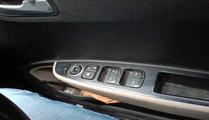 2018 Hyundai Grand i10 SPORTZ 1.2 KAPPA VTVT, Petrol, Manual, 28,477 km, interior