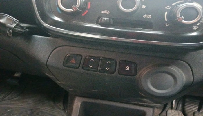 2016 Renault Kwid RXT 1.0, Petrol, Manual, 33,224 km, interior