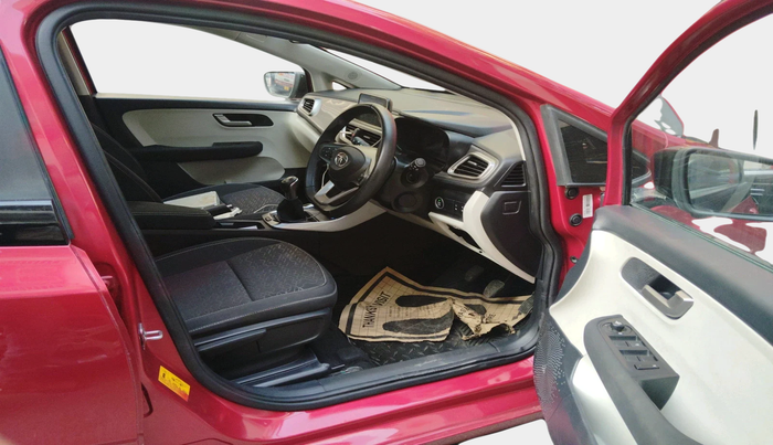 2023 Tata ALTROZ XZ + SUNROOF, Petrol, Manual, 22,935 km, interior