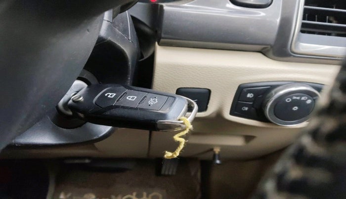 2017 Ford Endeavour TITANIUM 3.2 4X4 AT, Diesel, Automatic, 1,48,950 km, interior