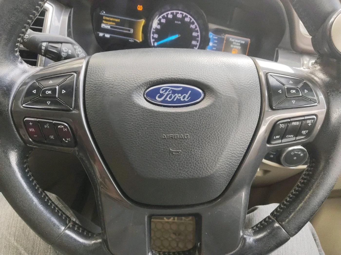 2017 Ford Endeavour TITANIUM 3.2 4X4 AT, Diesel, Automatic, 1,48,950 km, interior