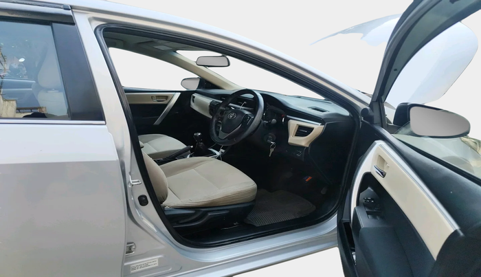 2015 Toyota Corolla Altis G DIESEL, Diesel, Manual, 1,11,060 km, interior