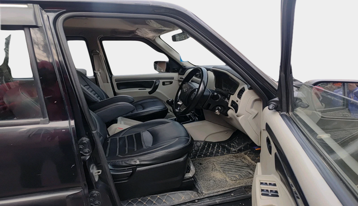 2020 Mahindra Scorpio S5, Diesel, Manual, 1,01,483 km, interior