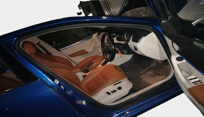 2017 Skoda Octavia STYLE PLUS AT 1.8 TSI, Petrol, Automatic, 1,36,256 km, interior