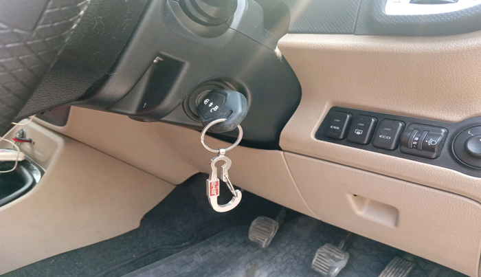 2017 Mahindra TUV300 T8, Diesel, Manual, 59,259 km, interior