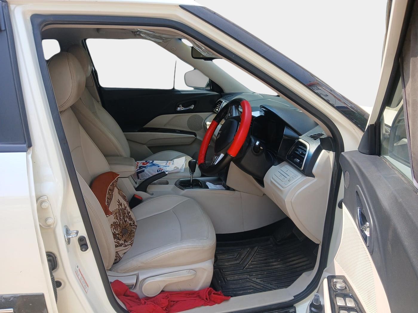 2023 Mahindra XUV300 W8 (O) 1.5 DIESEL AMT, Diesel, Automatic, 84,797 km, interior