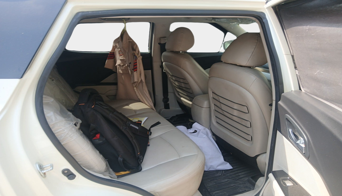 2023 Mahindra XUV300 W8 (O) 1.5 DIESEL AMT, Diesel, Automatic, 84,797 km, interior