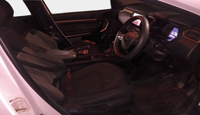 2022 Renault Kiger RXT MT, Petrol, Manual, 27,457 km, interior