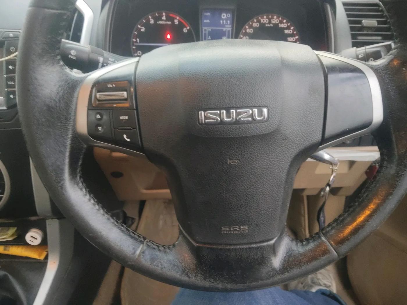 2016 ISUZU D-Max V Cross 4*4 MT, Diesel, Manual, 84,642 km, interior