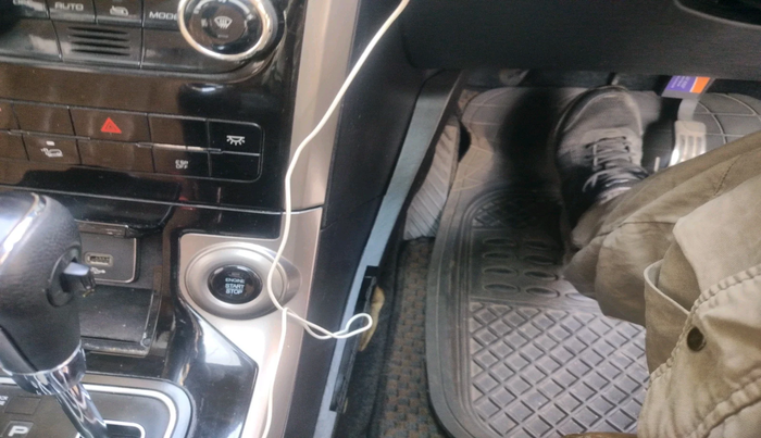 2018 Mahindra XUV500 W11 AT, Diesel, Automatic, 80,926 km, interior