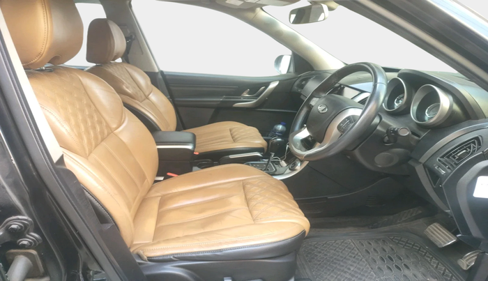 2018 Mahindra XUV500 W11 AT, Diesel, Automatic, 80,926 km, interior