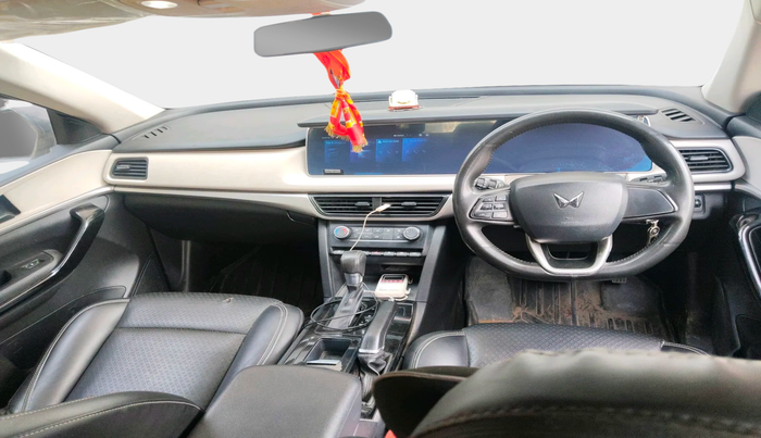 2022 Mahindra XUV700 AX 5 D AT 5 STR, Diesel, Automatic, 66,432 km, interior