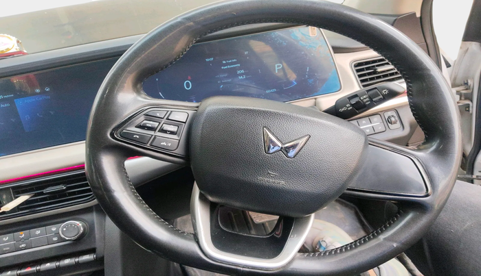 2022 Mahindra XUV700 AX 5 D AT 5 STR, Diesel, Automatic, 66,432 km, interior