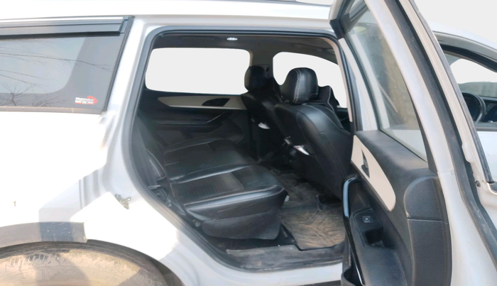 2022 Mahindra XUV700 AX 5 D AT 5 STR, Diesel, Automatic, 66,432 km, interior