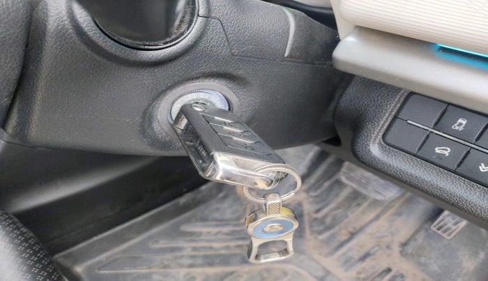 2022 Mahindra XUV700 AX 5 D AT 5 STR, Diesel, Automatic, 66,432 km, interior