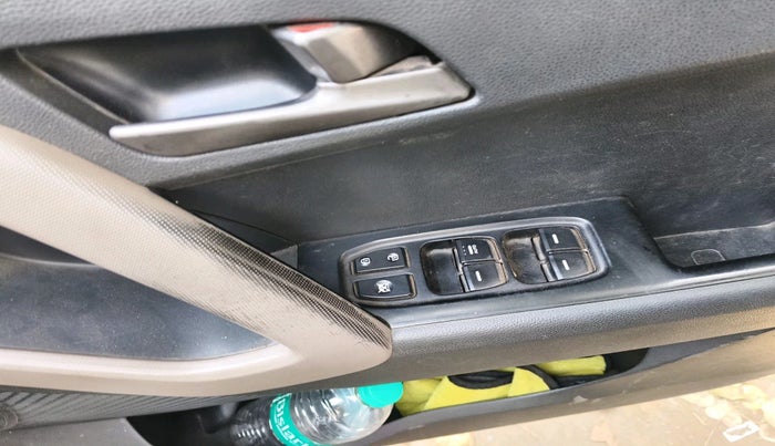 2017 Hyundai Creta SX PLUS AT 1.6 PETROL, CNG, Automatic, 1,19,713 km, interior