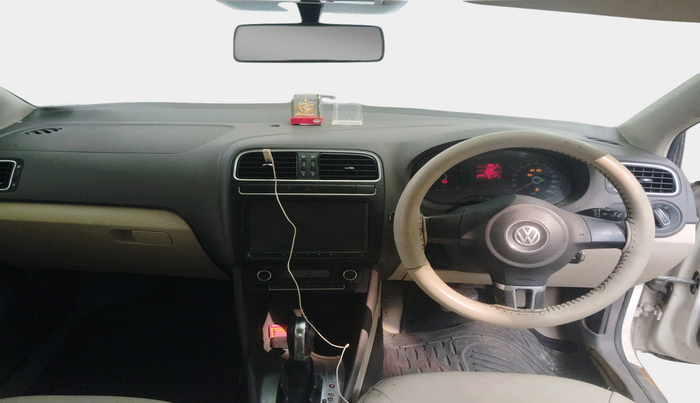 2010 Volkswagen Vento HIGHLINE PETROL AT, Petrol, Automatic, 98,467 km, interior