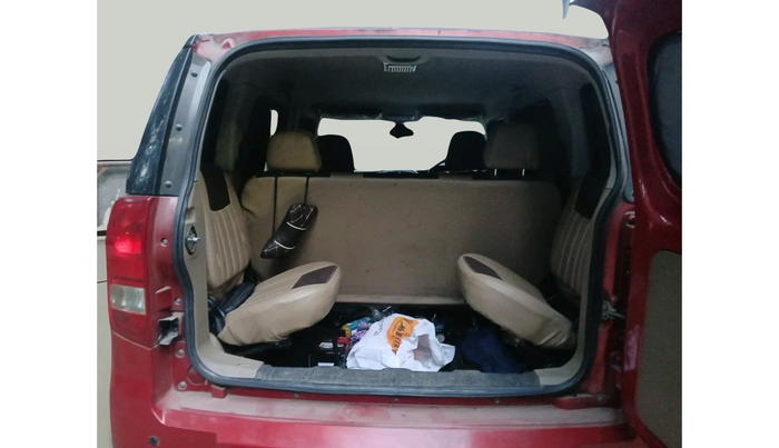 2017 Mahindra TUV300 T4, Diesel, Manual, 77,289 km, exterior