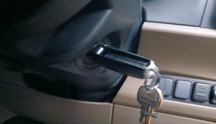 2017 Mahindra TUV300 T4, Diesel, Manual, 77,289 km, interior