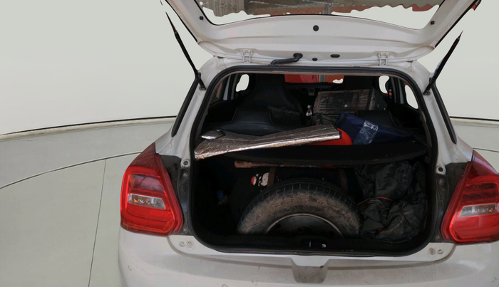 2020 Maruti Swift LXI, CNG, Manual, 81,167 km, exterior