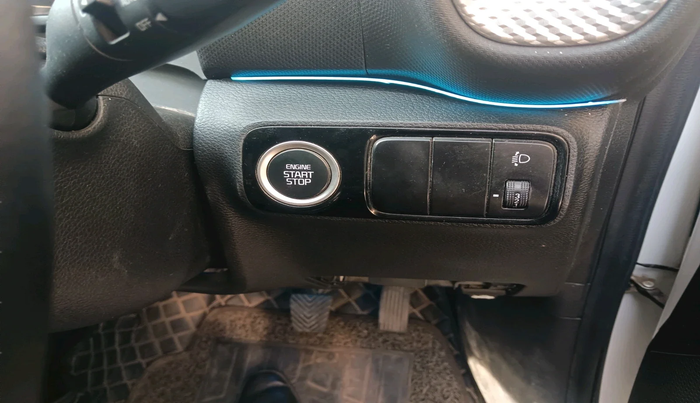 2021 KIA SONET HTK PLUS 1.0 IMT, Petrol, Manual, 60,503 km, interior