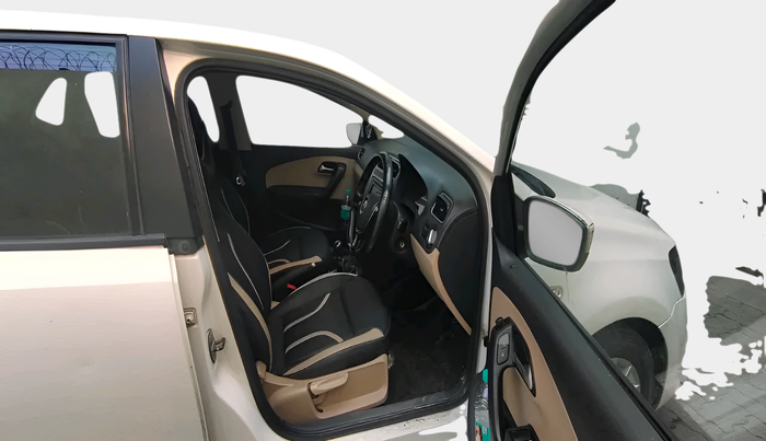 2015 Volkswagen Polo HIGHLINE1.5L, Diesel, Manual, 96,614 km, interior