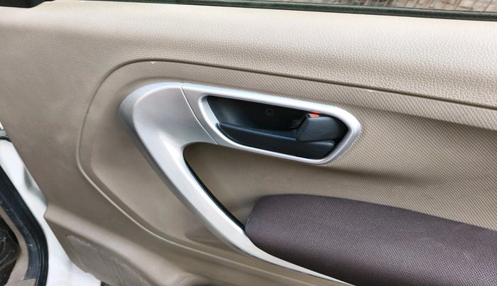 2017 Mahindra TUV300 T8, Diesel, Manual, 24,990 km, interior