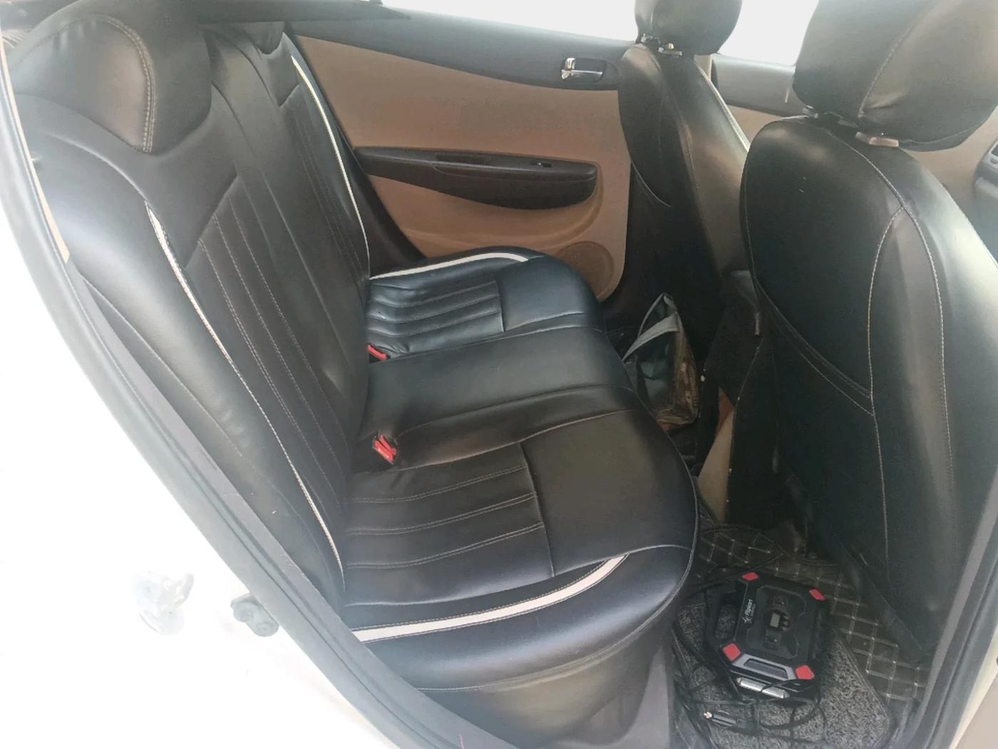 2011 Hyundai i20 MAGNA 1.2, CNG, Manual, 1,49,883 km, interior