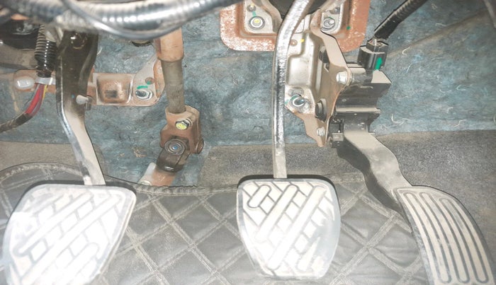 2015 Nissan Micra Active XV, CNG, Manual, 1,14,521 km, interior