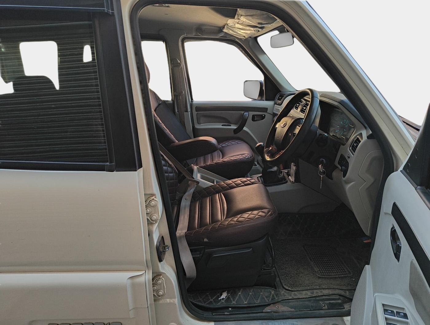 2021 Mahindra Scorpio S9, Diesel, Manual, 77,572 km, interior