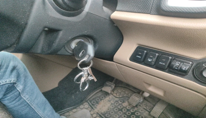 2017 Mahindra TUV300 T8, Diesel, Manual, 55,407 km, interior