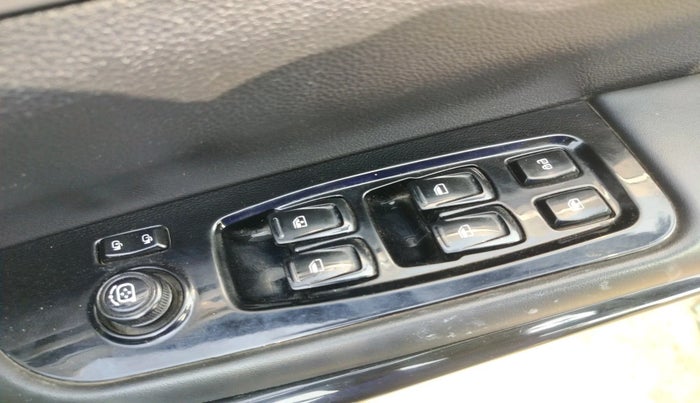 2022 Mahindra XUV700 AX 7 LUXURY D MT 7 STR, Diesel, Manual, 78,424 km, interior