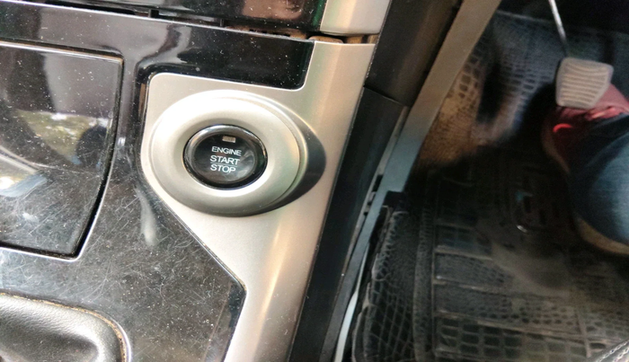 2018 Mahindra XUV500 W7, Diesel, Manual, 75,919 km, interior