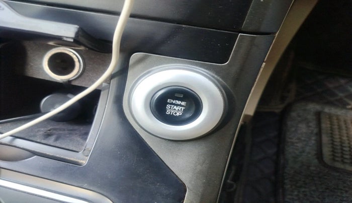 2016 Mahindra XUV500 W10 AT 1.99, Diesel, Automatic, 1,61,406 km, interior