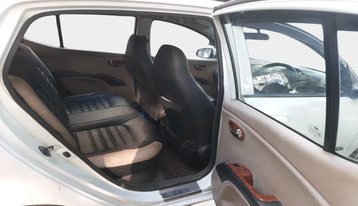 2011 Hyundai i10 MAGNA 1.2, Petrol, Manual, 2,26,648 km, interior