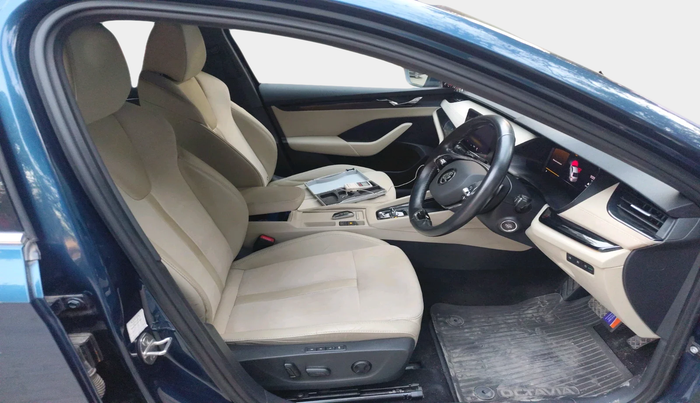 2022 Skoda Octavia STYLE 2.0, Petrol, Automatic, 11,333 km, interior